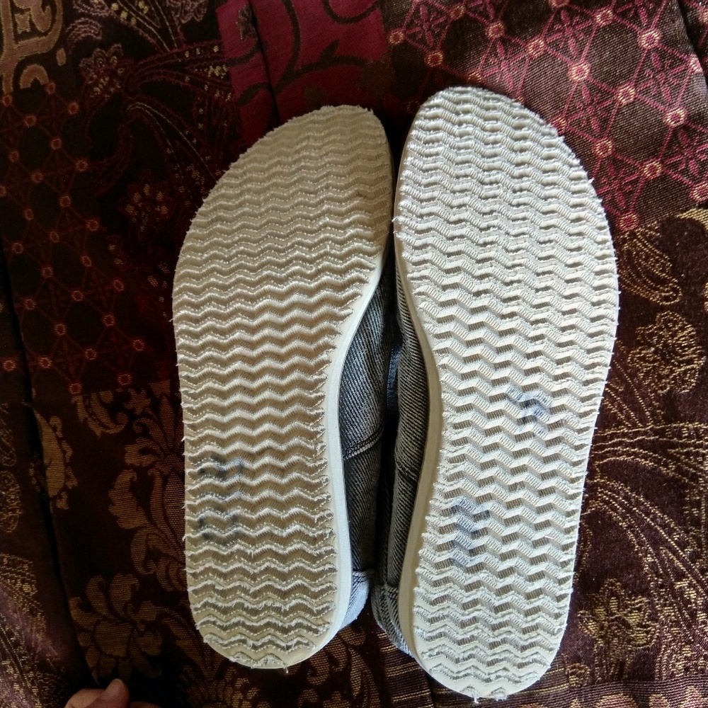 Toms - Picture 4 of 4
